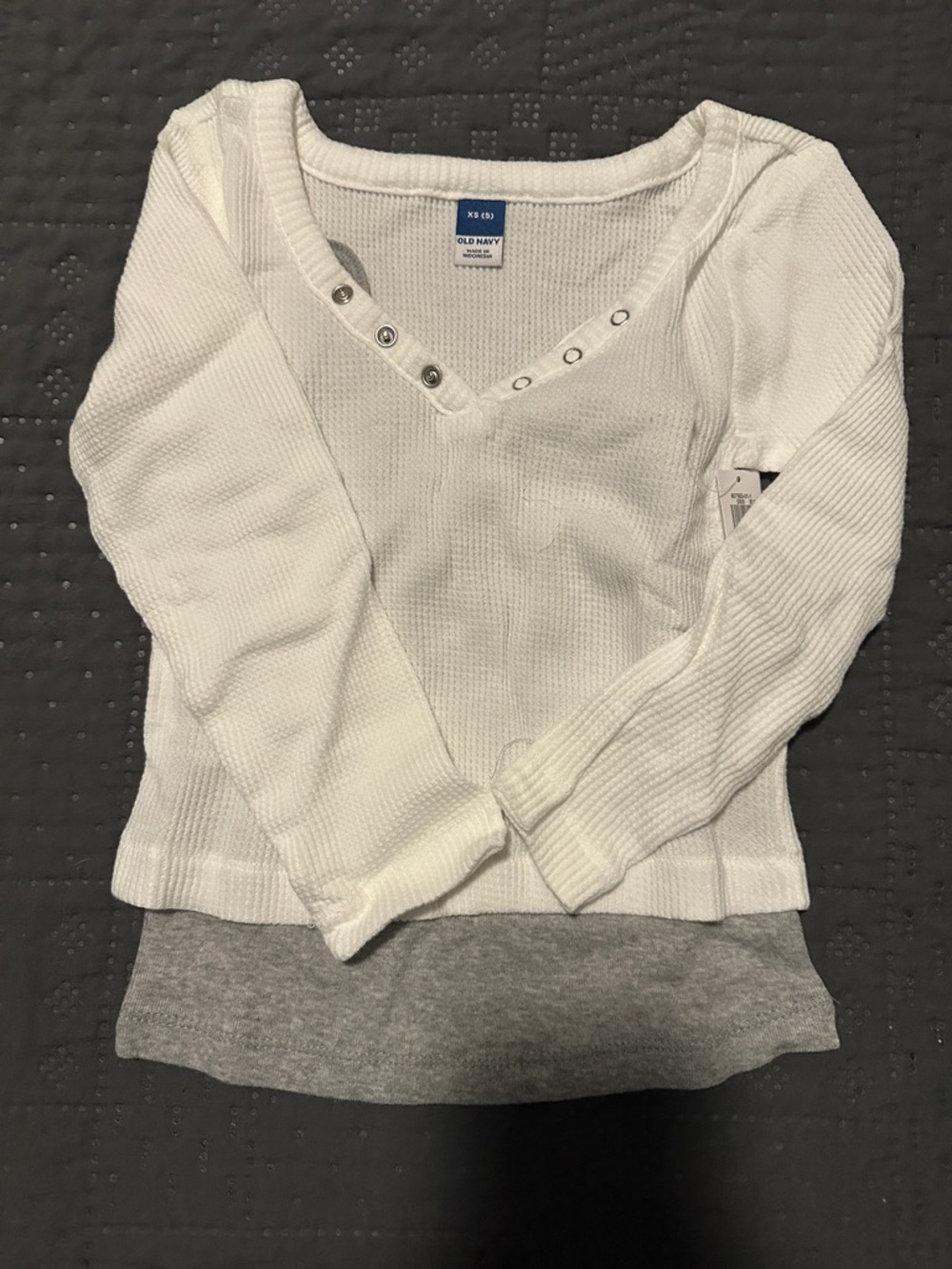 Old Navy Girls White Waffle Henley with Heather Gray Layer XS (5)